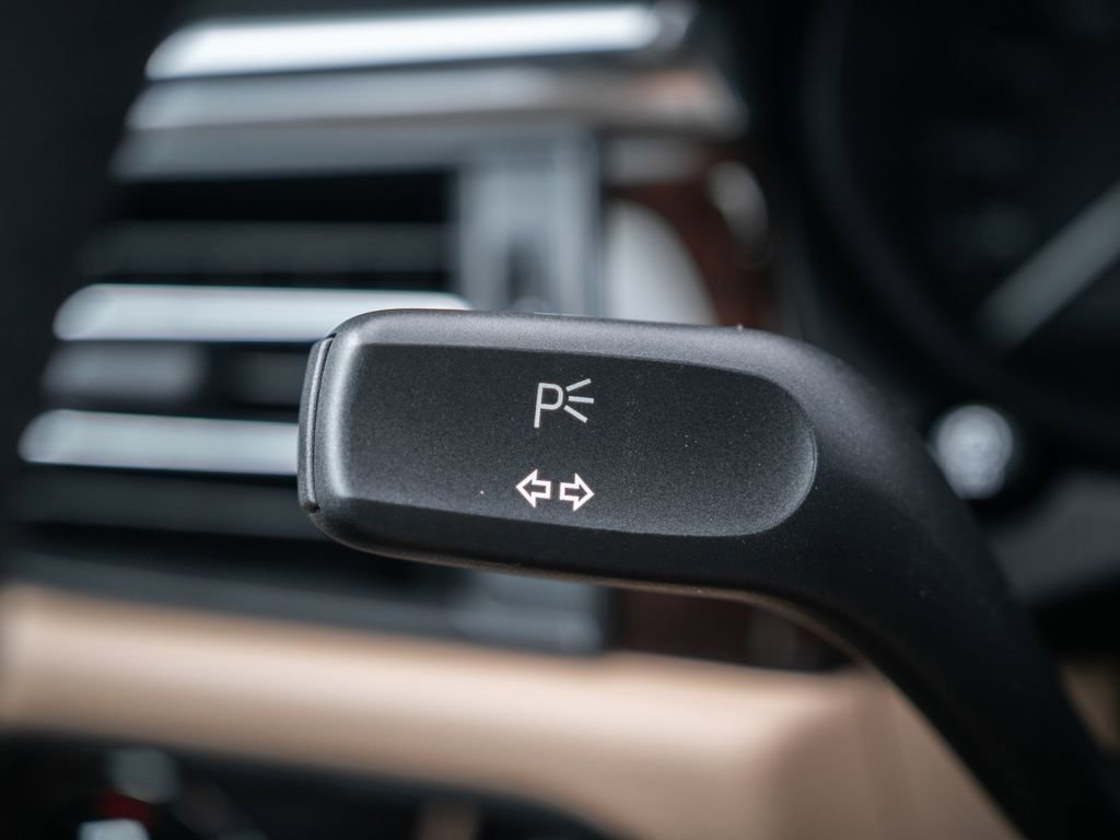 Certified 2025 Porsche Macan image 46