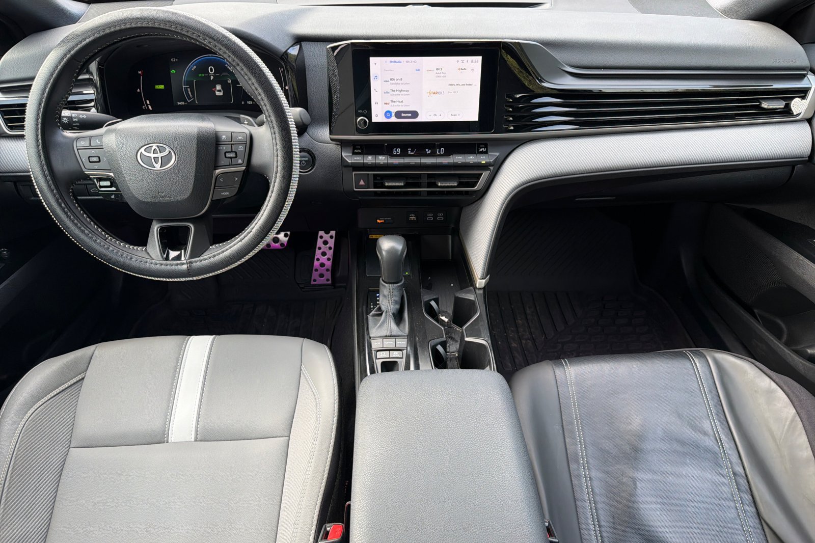 Used 2025 Toyota Camry SE w/ Convenience Package FWD image 17