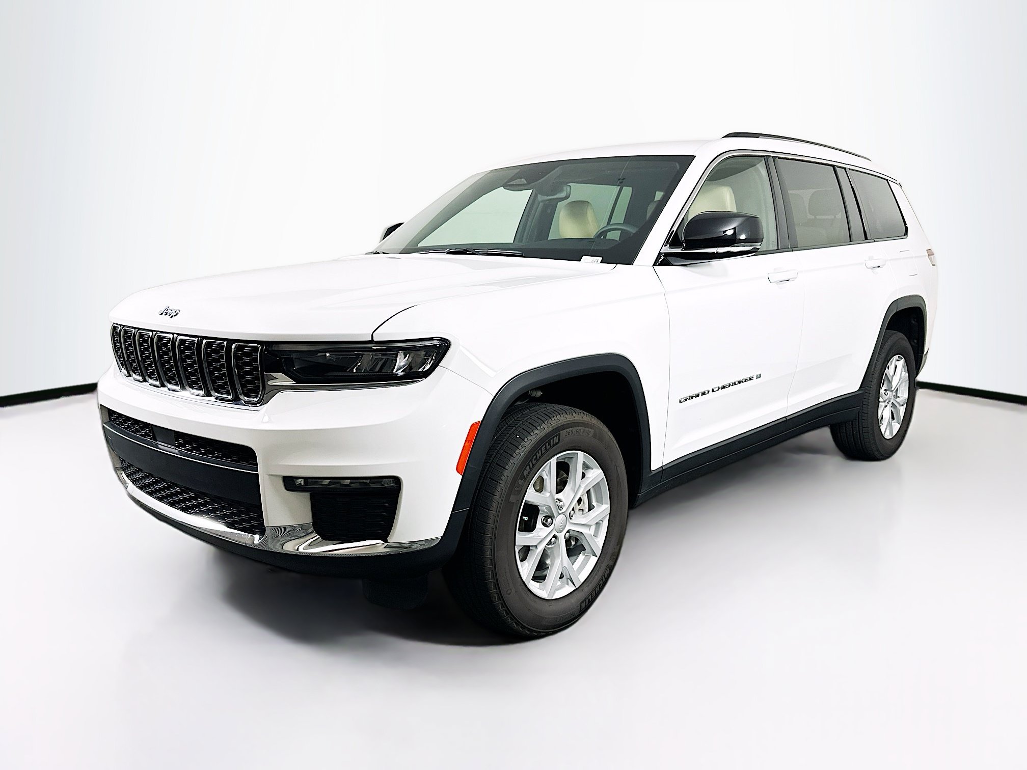 Used 2023 Jeep Grand Cherokee L Limited AWD/4WD image 3