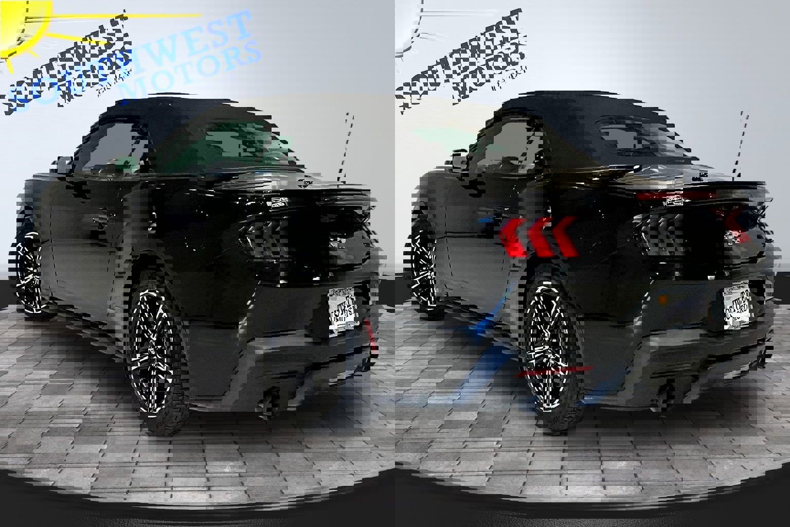 Used 2024 Ford Mustang Premium image 4