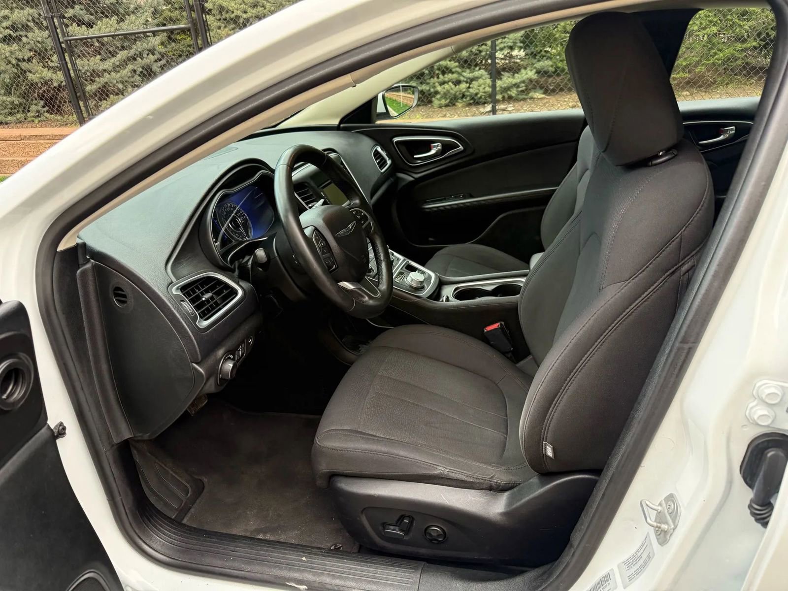 Used 2015 Chrysler 200 Limited w/ Convenience Group image 11