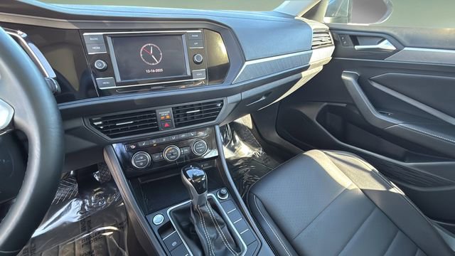 Used 2023 Volkswagen Jetta SE image 24