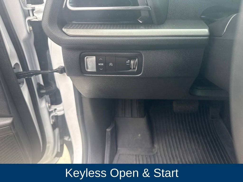 Used 2026 Chevrolet Traverse LT w/ LPO, Floor Liner Package FWD image 21