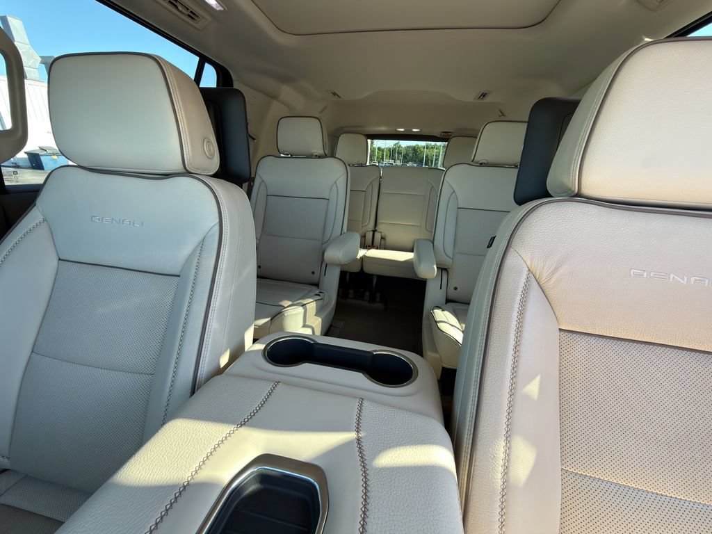 Certified 2023 GMC Yukon Denali w/ Denali Reserve Package AWD/4WD image 27