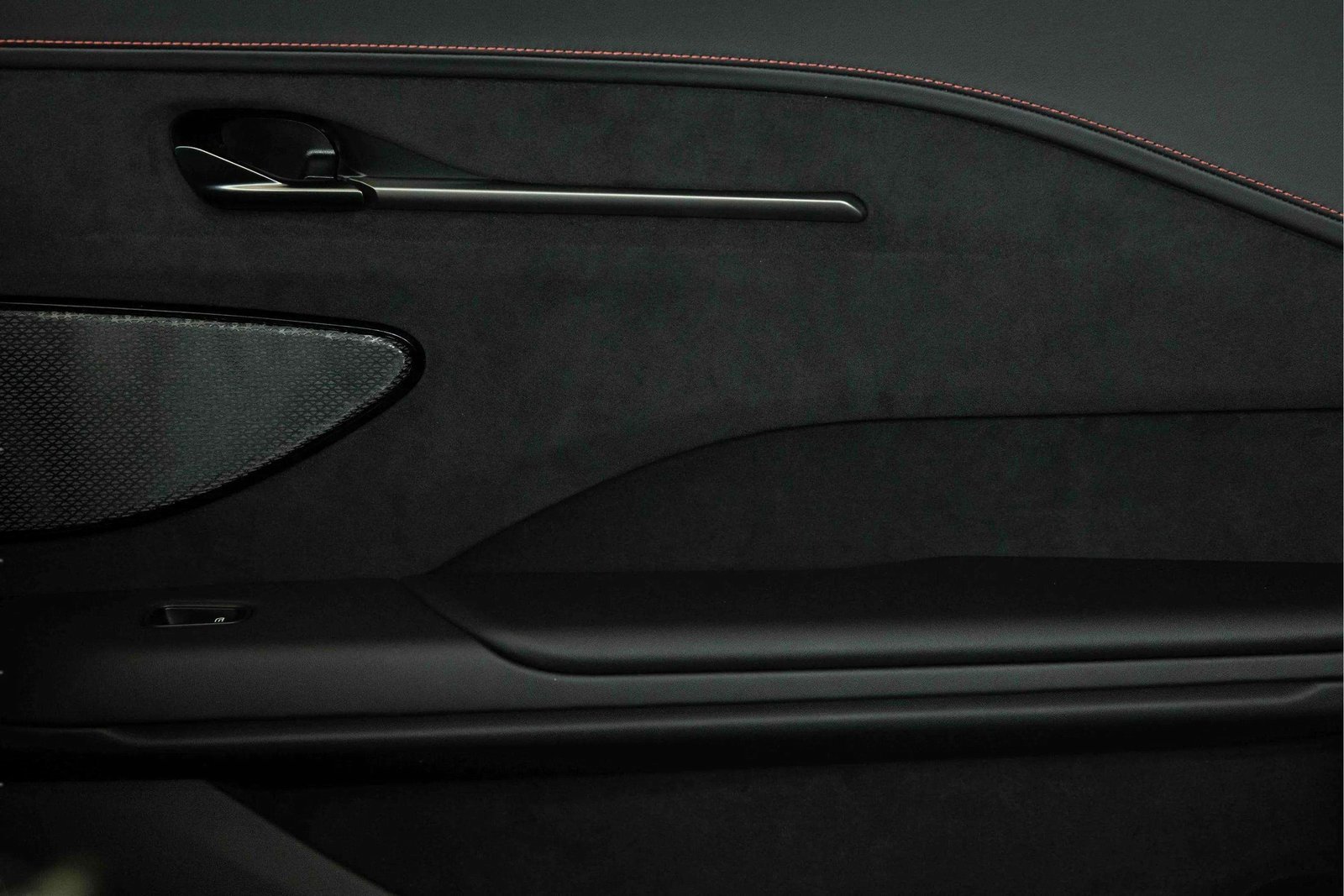 New 2025 Aston Martin V8 Vantage Coupe image 36