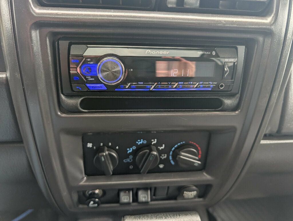 Used 2001 Jeep Cherokee Sport image 43