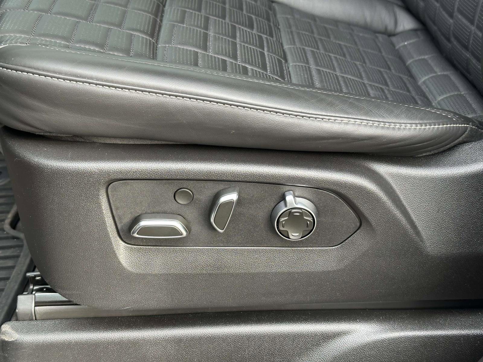 Used 2025 Cadillac Escalade Sport Platinum w/ LPO, ONYX Package image 15