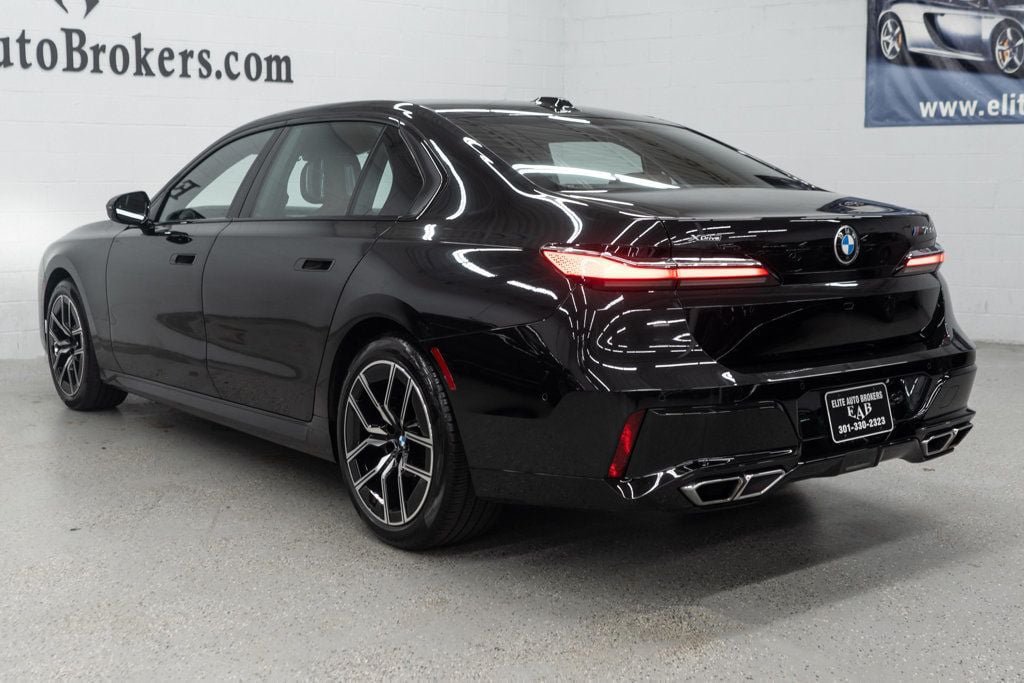 Used 2023 BMW 760i xDrive AWD/4WD image 46