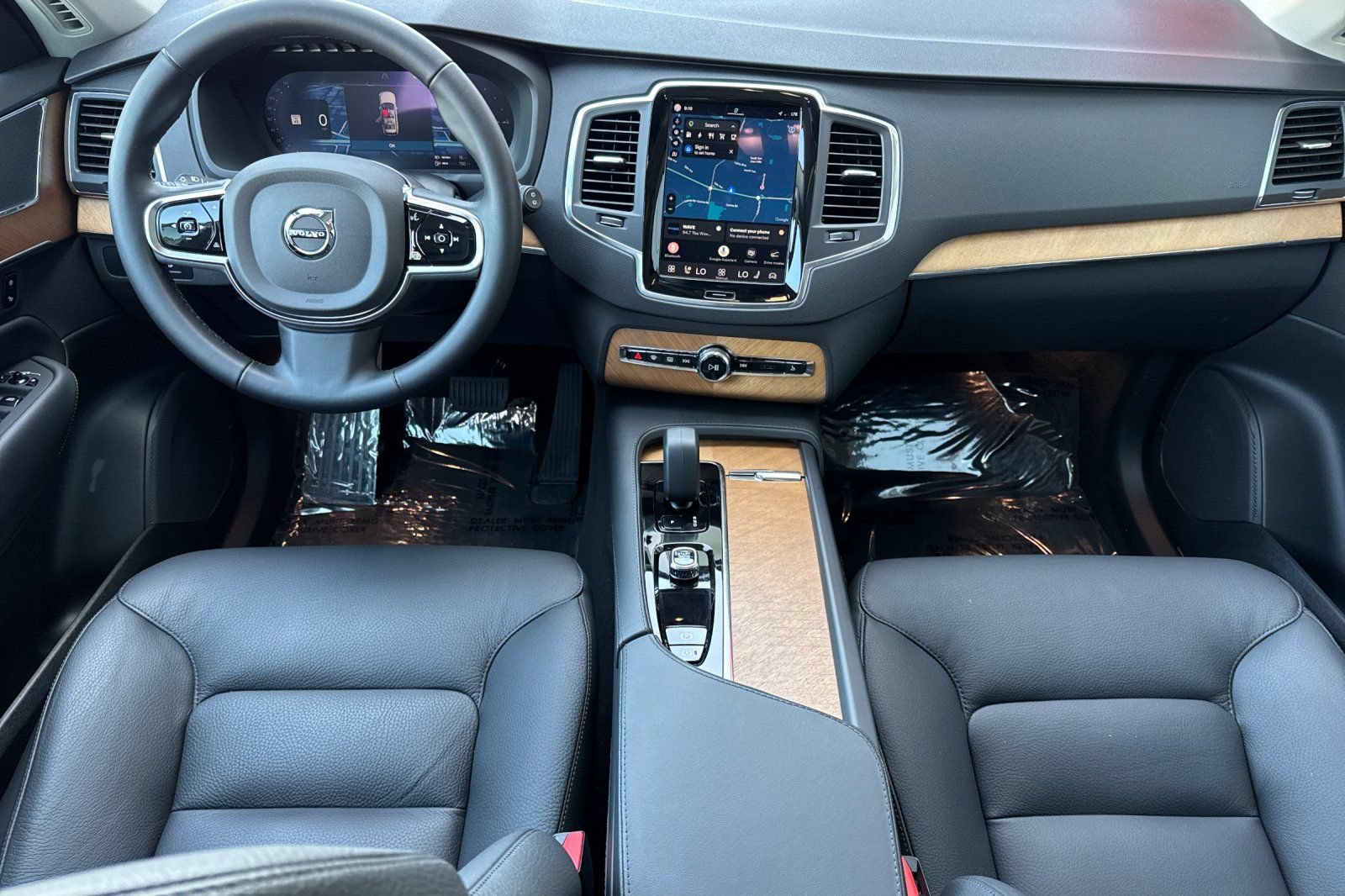 Used 2025 Volvo XC90 T8 Core w/ Protection Package Premier AWD/4WD image 14