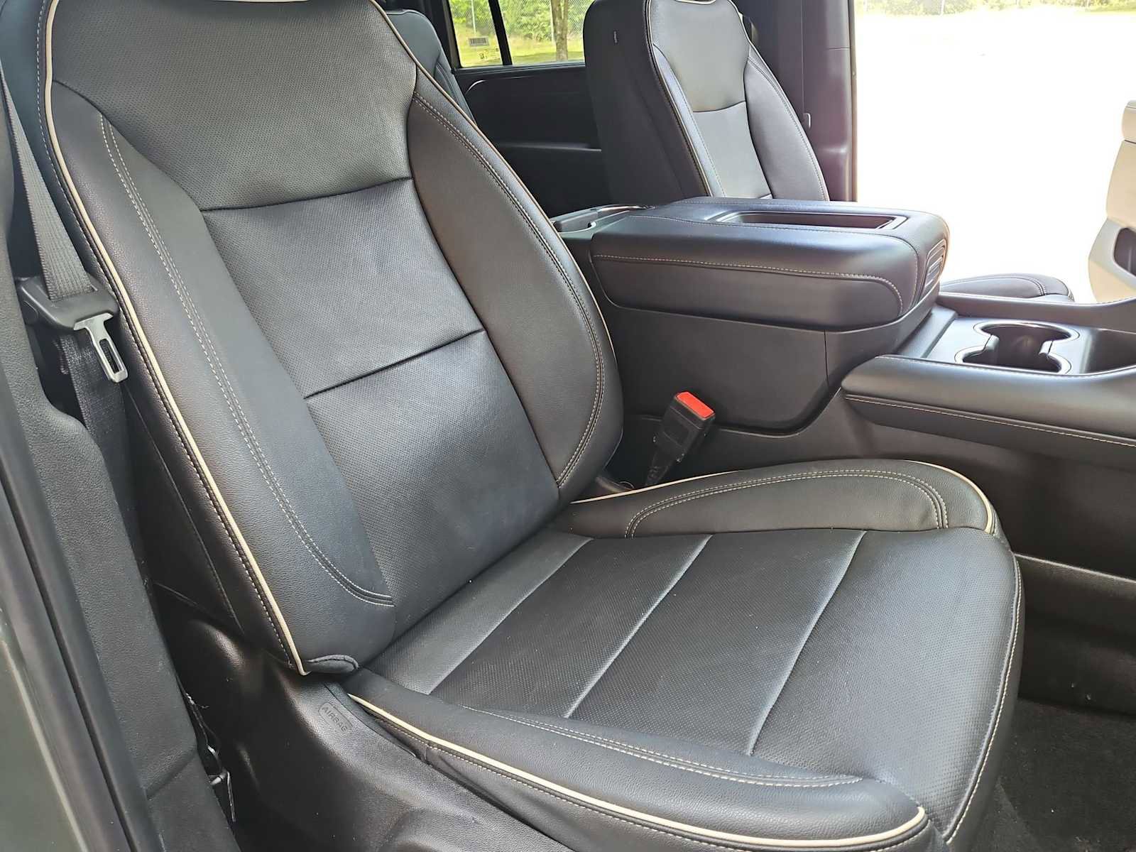 Used 2023 Chevrolet Suburban Premier AWD/4WD image 22