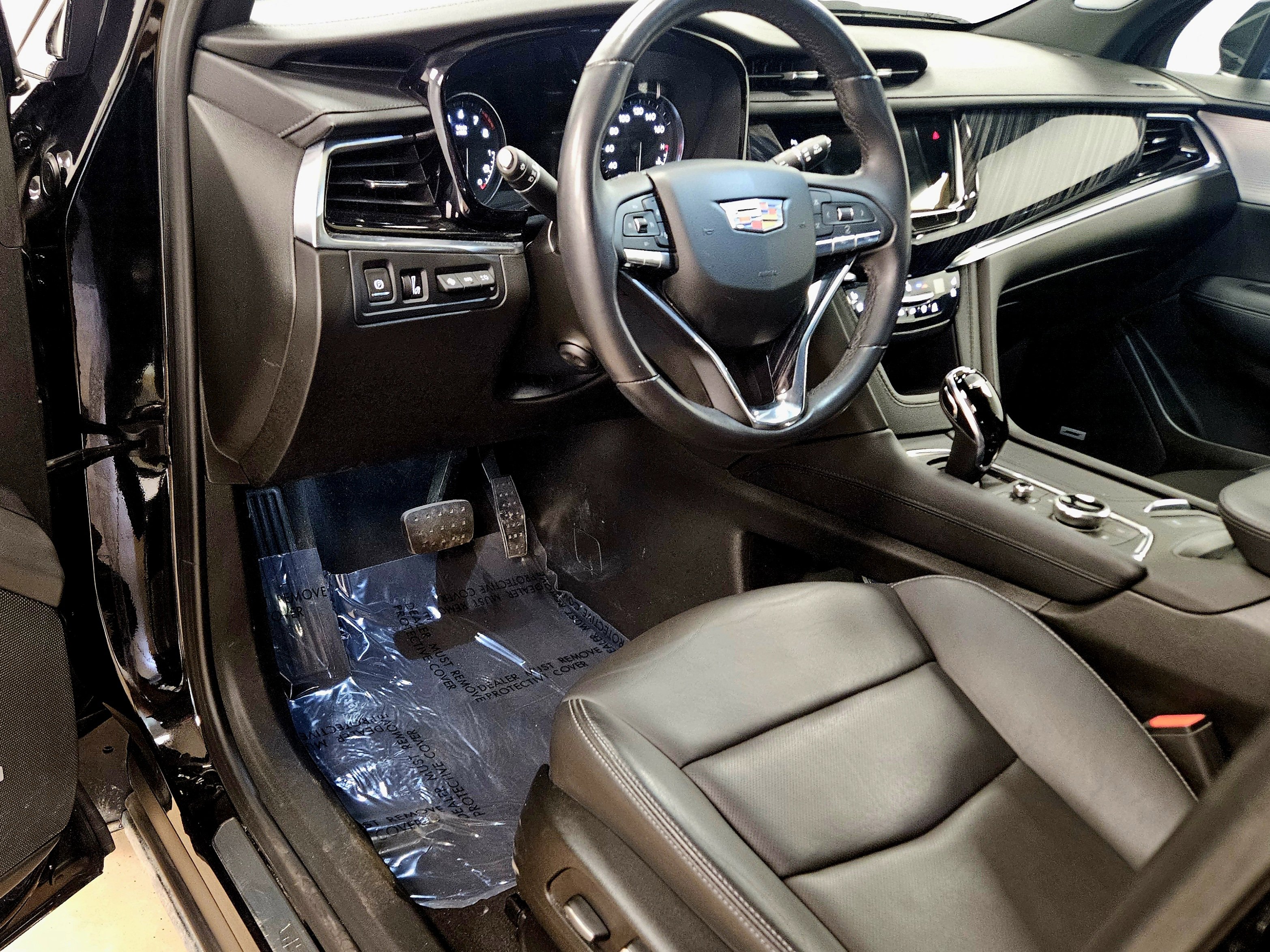 Used 2024 Cadillac XT6 Premium Luxury w/ Technology Package AWD/4WD image 47