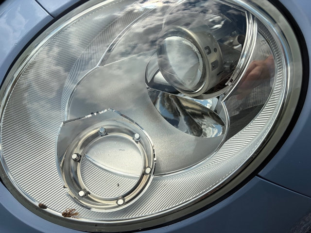 Used 2010 Volkswagen Beetle Coupe FWD image 21