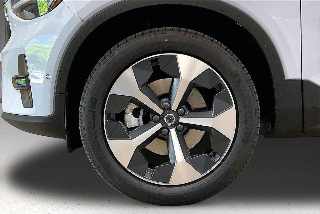 New 2026 Volvo XC40 B5 Plus w/ Protection Package Premier AWD/4WD image 12