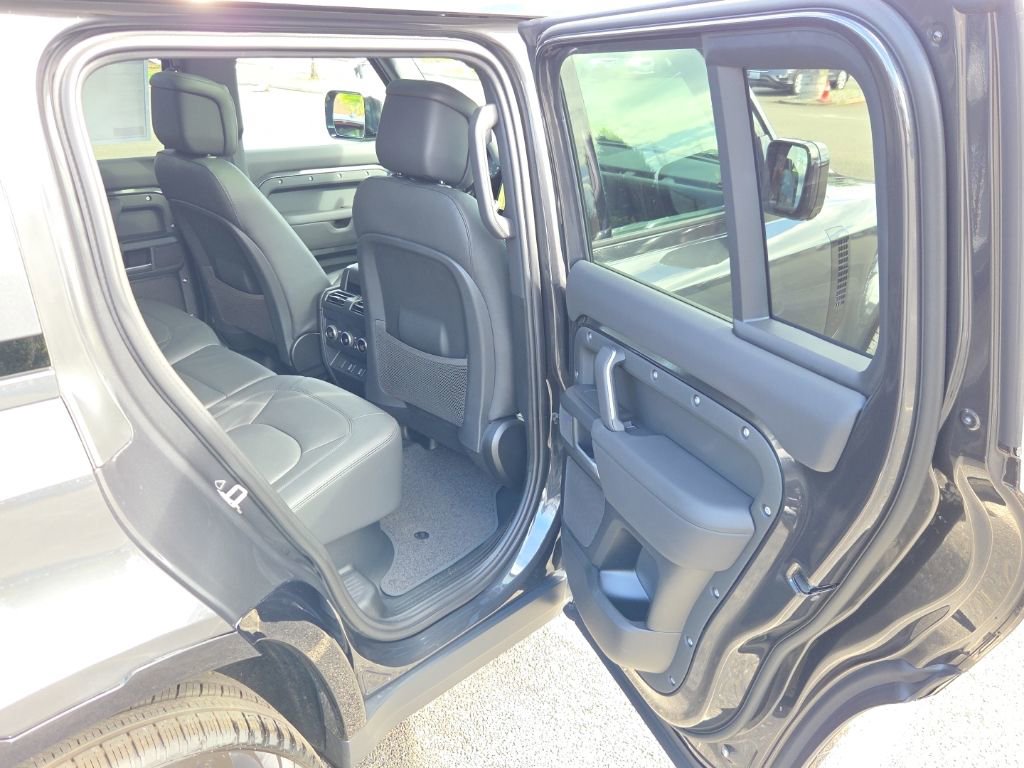 New 2026 Land Rover Defender 110 X-Dynamic SE AWD/4WD image 17