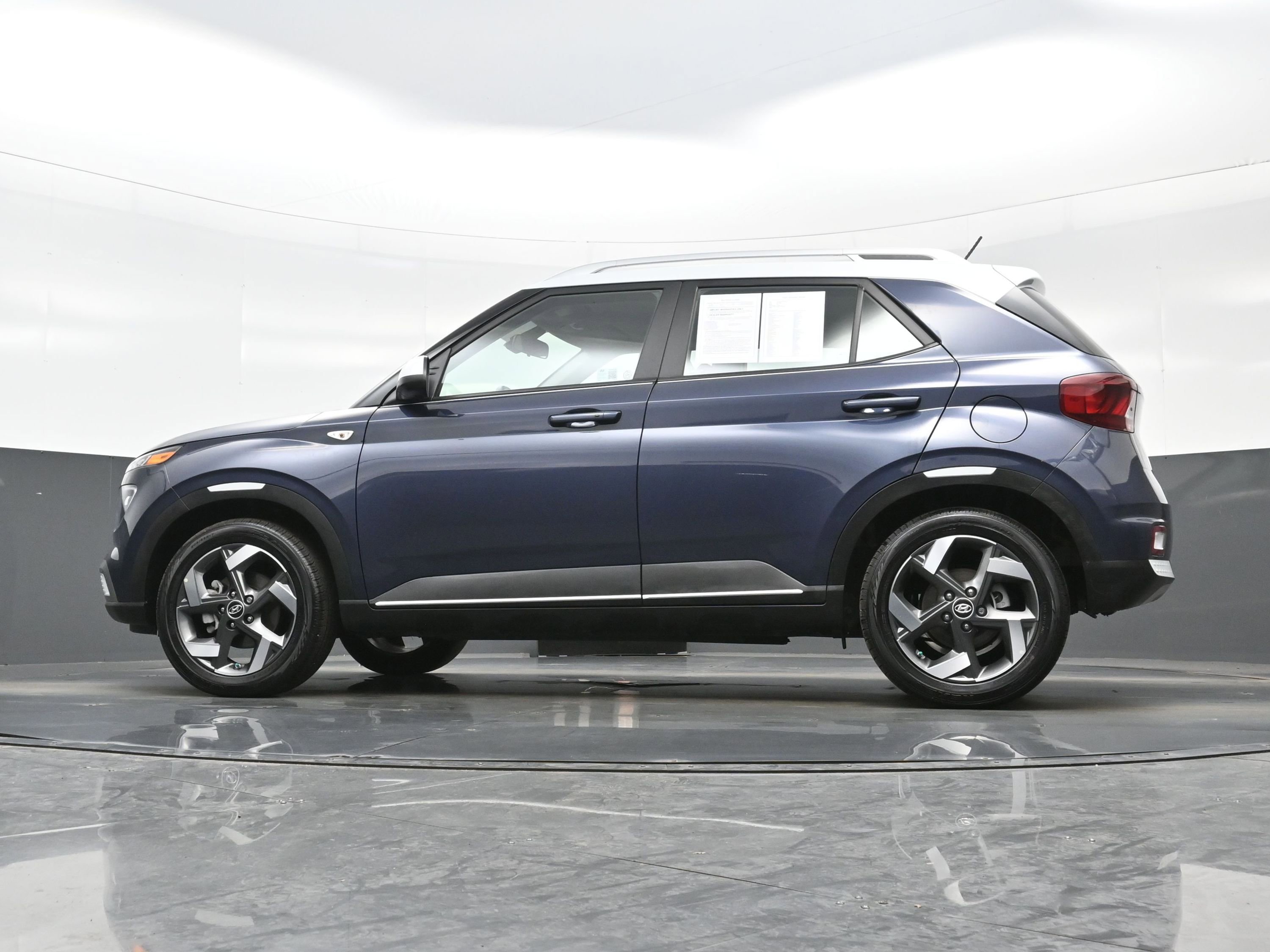 Certified 2025 Hyundai Venue Limited image 27
