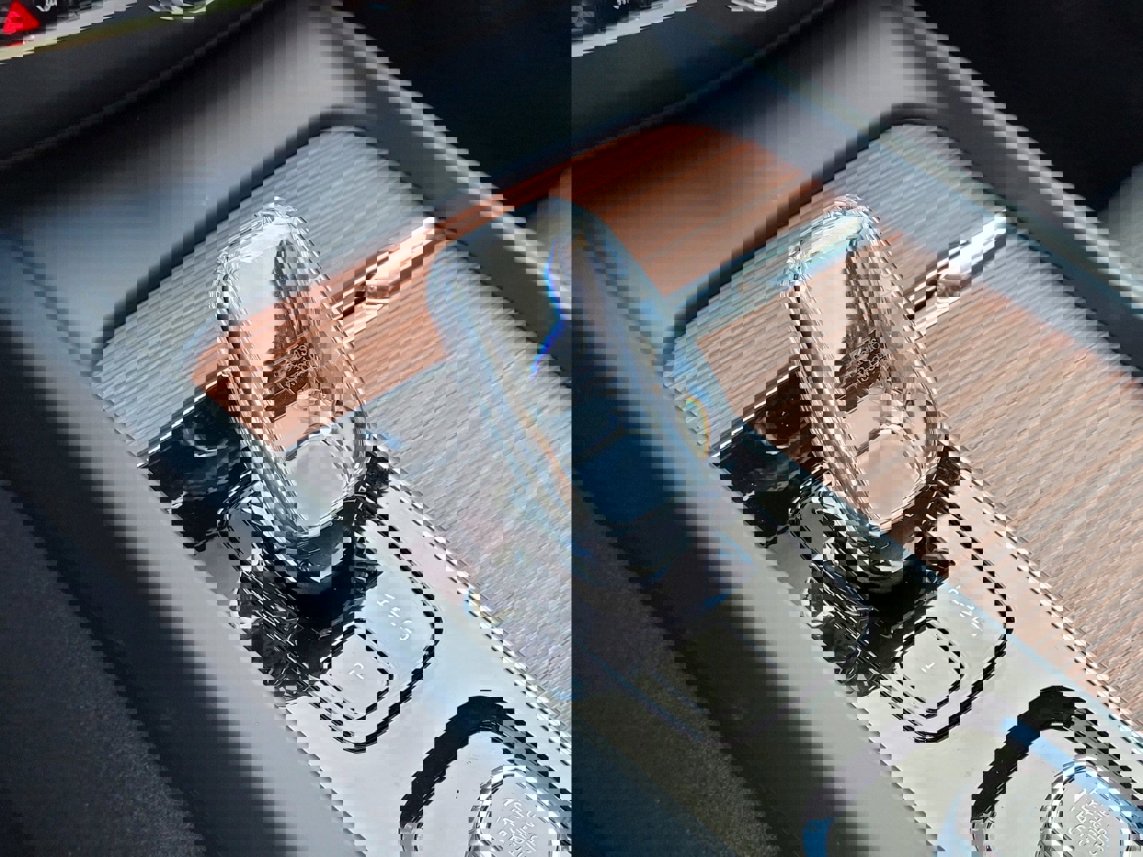 Certified 2024 Volvo XC60 T8 Ultimate w/ Protection Package Premier image 26