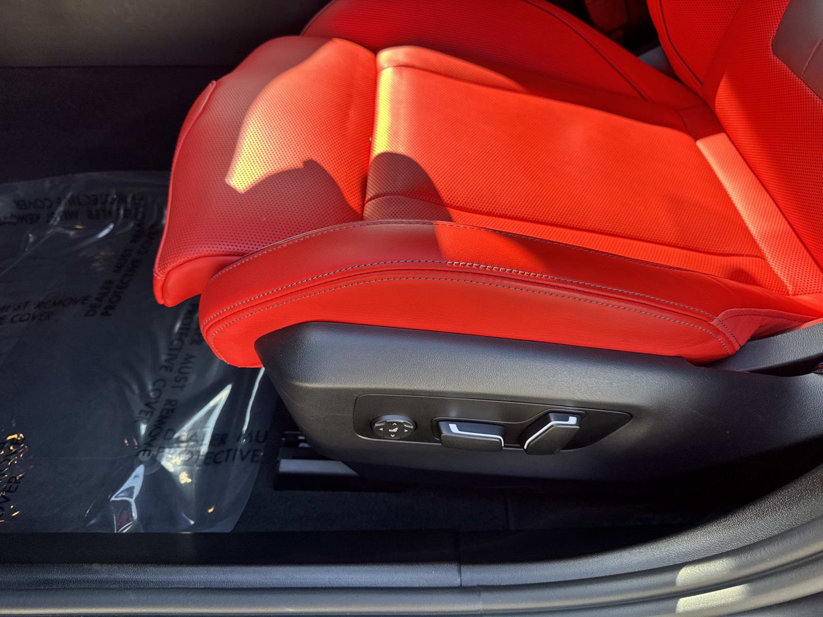 Used 2025 BMW M5 w/ Carbon Package image 16