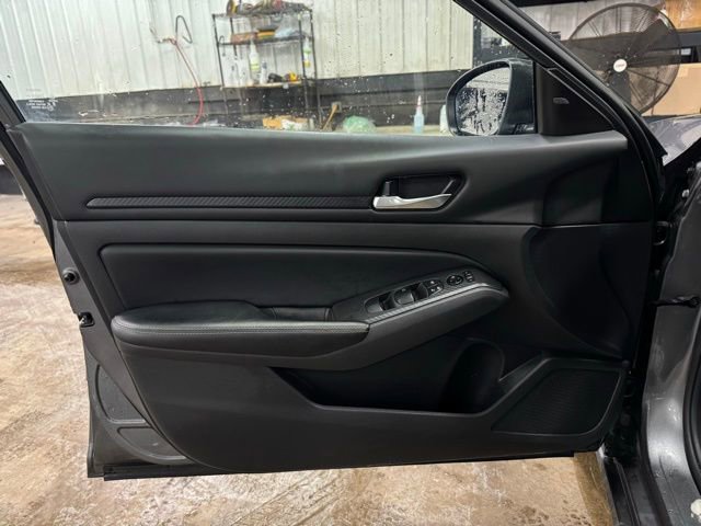 Used 2024 Nissan Altima 2.5 SV image 11
