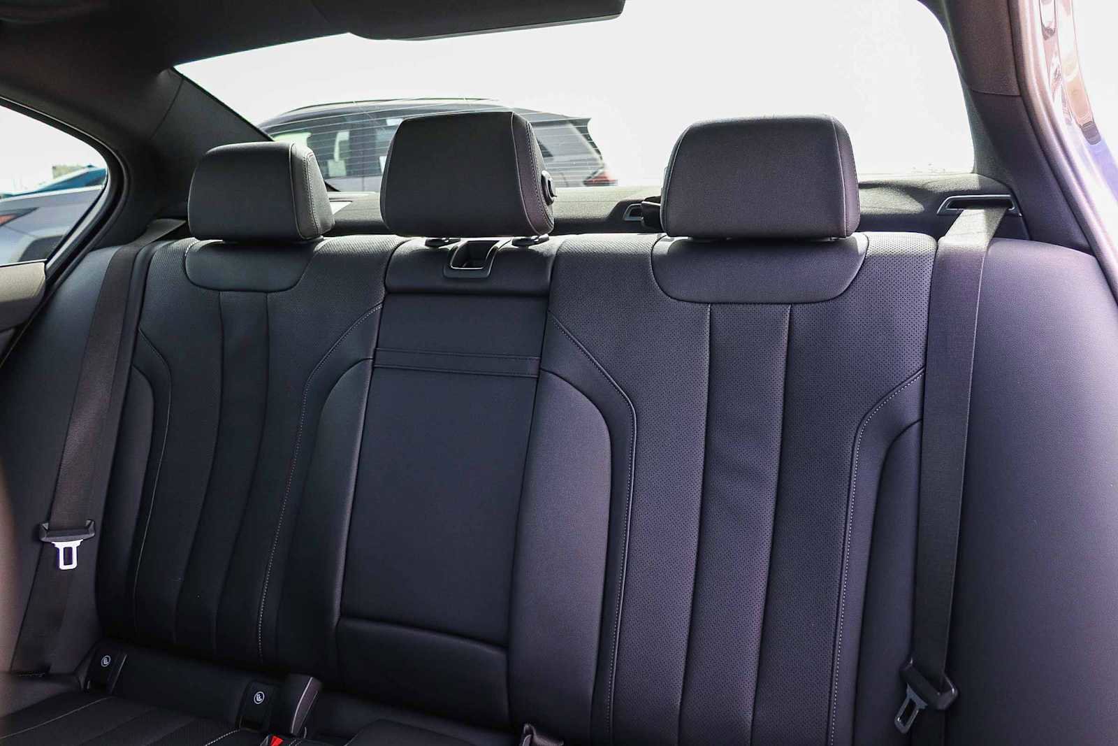 Used 2022 BMW 530e w/ M Sport Package image 25