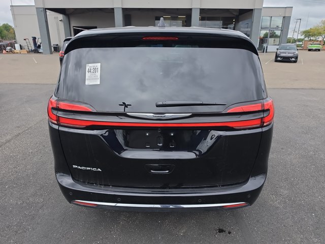 Used 2026 Chrysler Pacifica Select FWD image 4