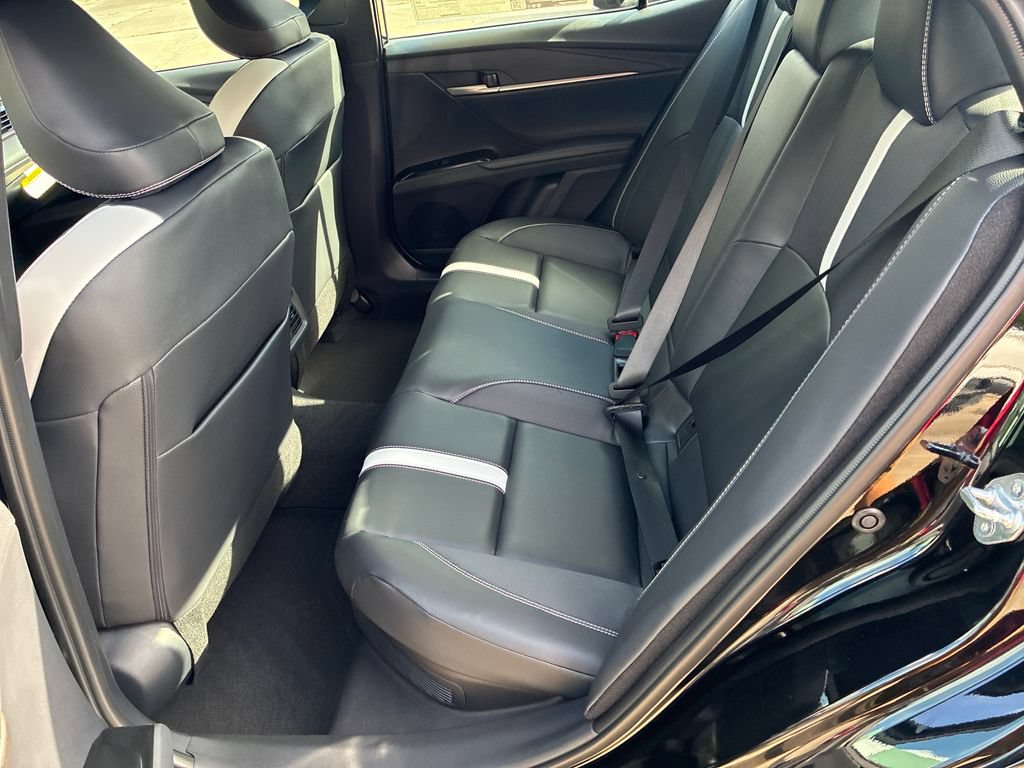 New 2026 Toyota Camry Hybrid FWD image 16