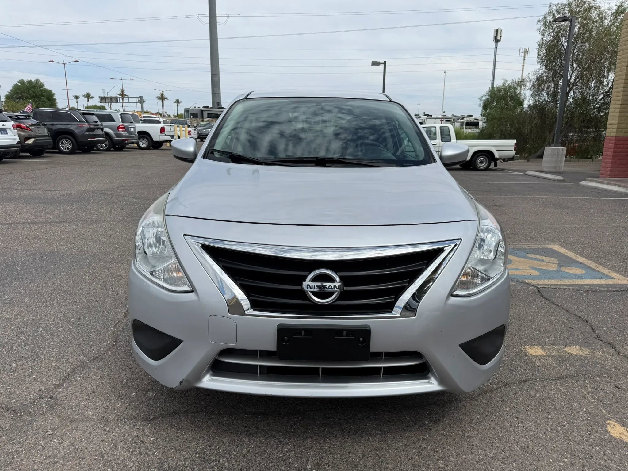 Used 2015 Nissan Versa SV image 3