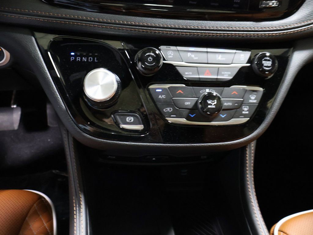 New 2026 Chrysler Pacifica Pinnacle w/ Trailer Tow Group image 27