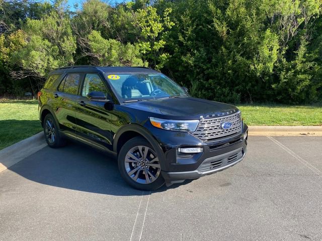 Used 2023 Ford Explorer XLT w/ Equipment Group 202A image 1