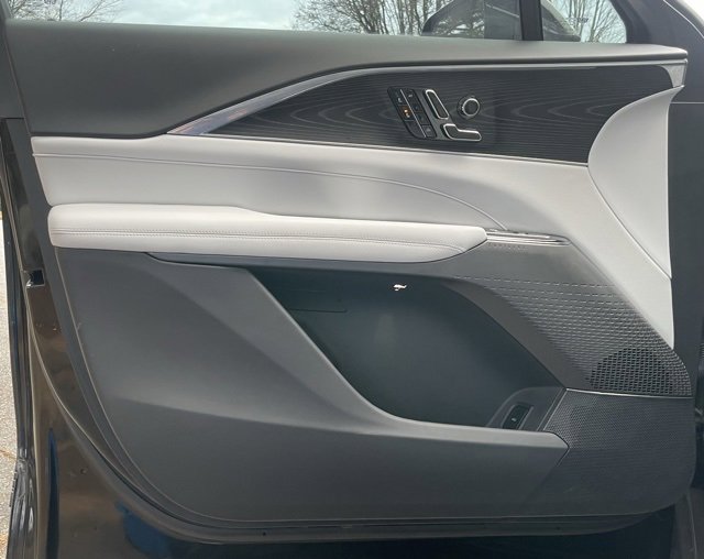 Used 2024 Cadillac Lyriq Luxury image 14