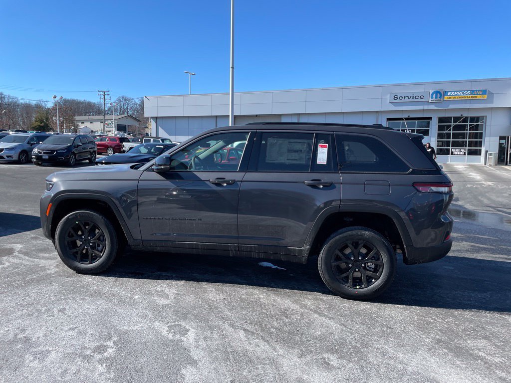 New 2026 Jeep Grand Cherokee Altitude AWD/4WD image 4