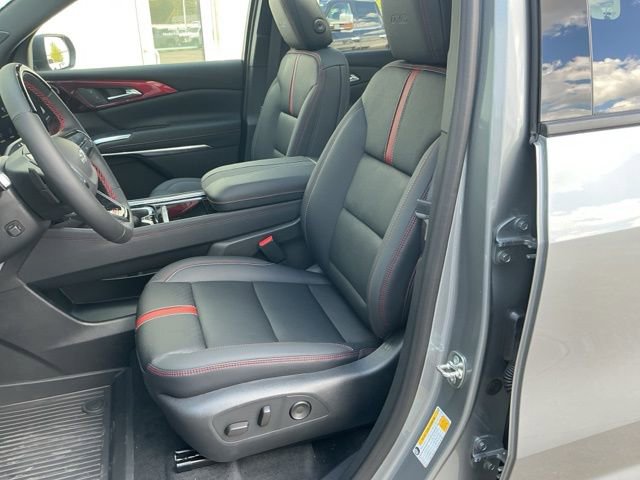New 2026 Chevrolet Traverse RS w/ LPO, Floor Liner Package AWD/4WD image 16