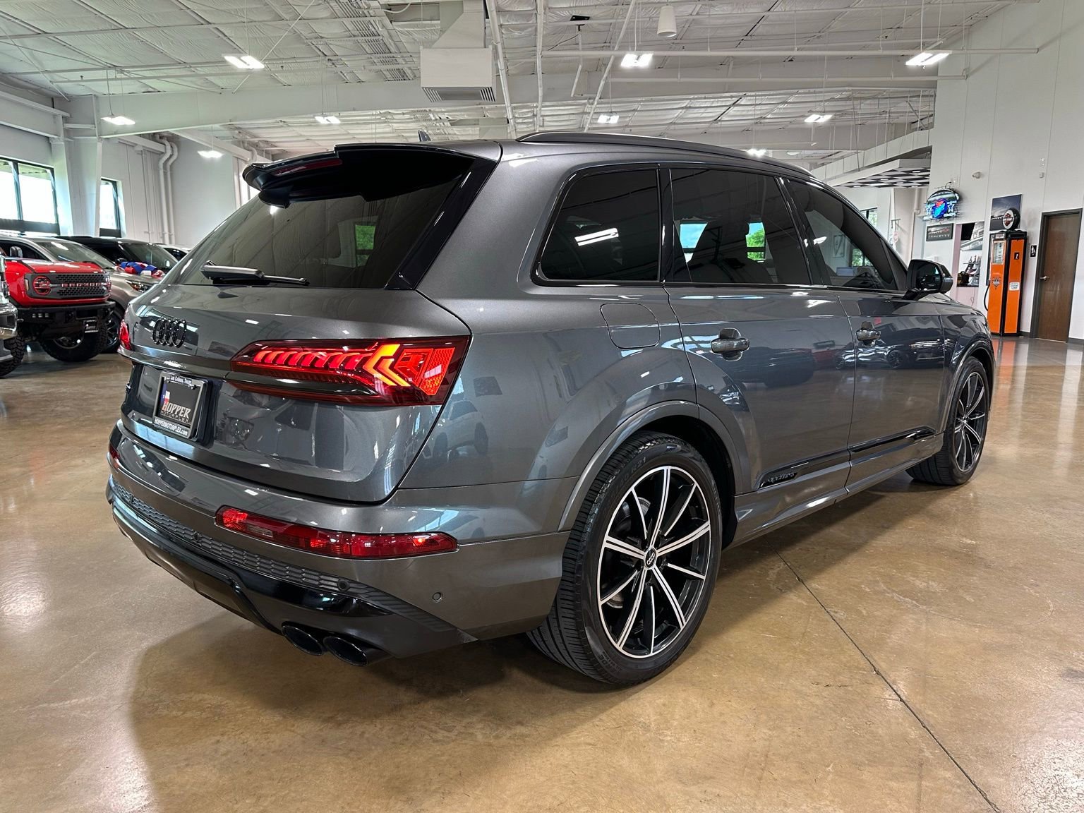Used 2021 Audi SQ7 Premium Plus w/ SQ7 Black Optic Package image 8