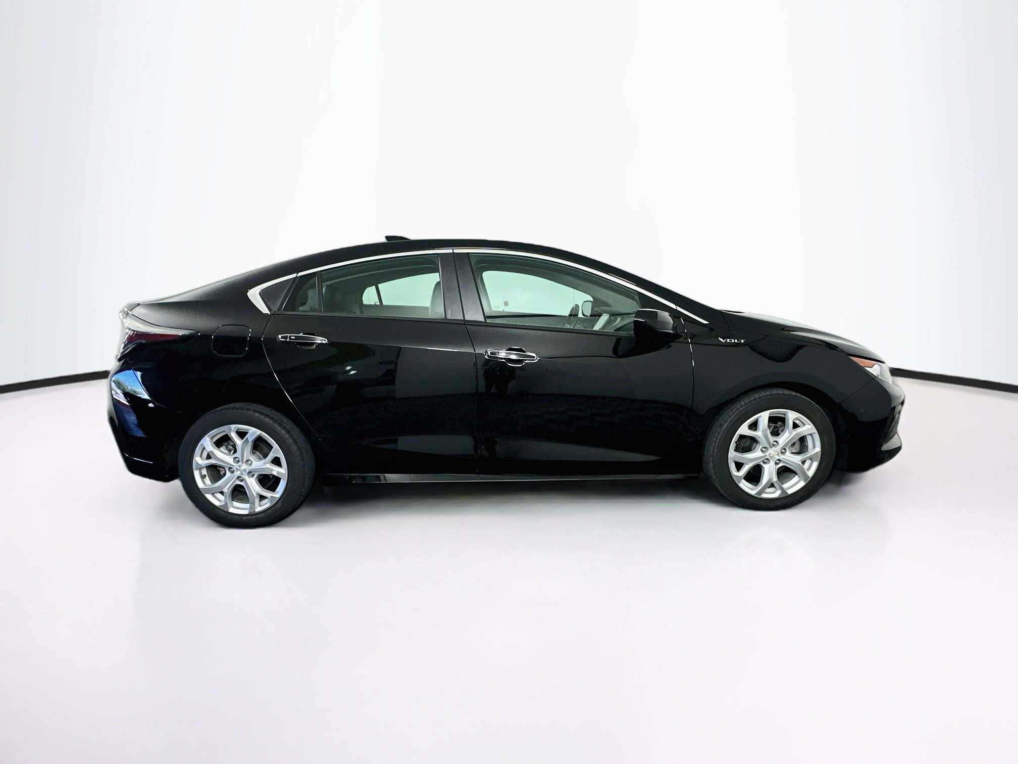 Used 2018 Chevrolet Volt Premier w/ Driver Confidence Package FWD image 10
