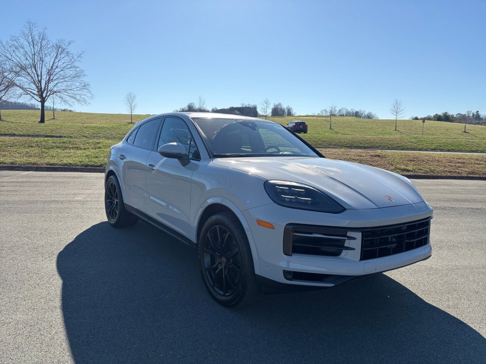 Certified 2025 Porsche Cayenne Coupe image 9