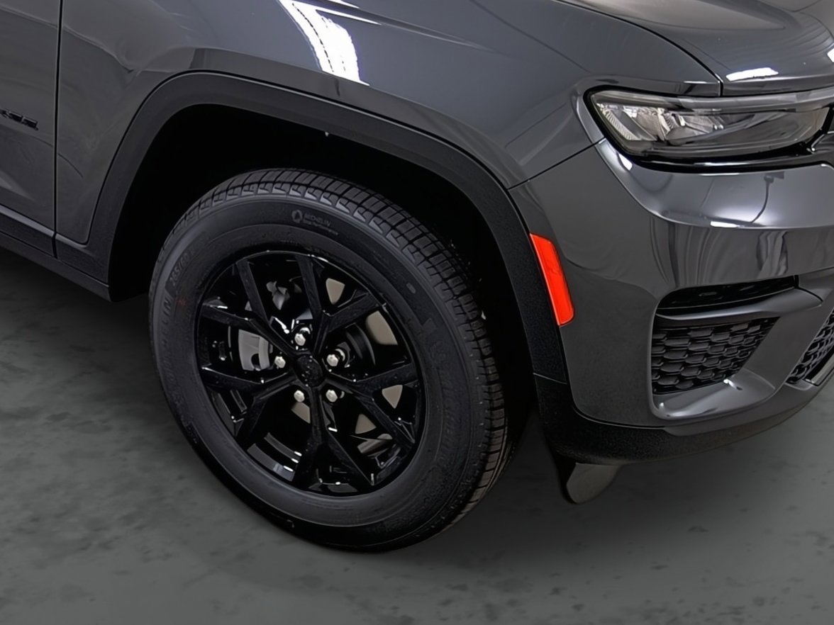 New 2025 Jeep Grand Cherokee 4WD image 14