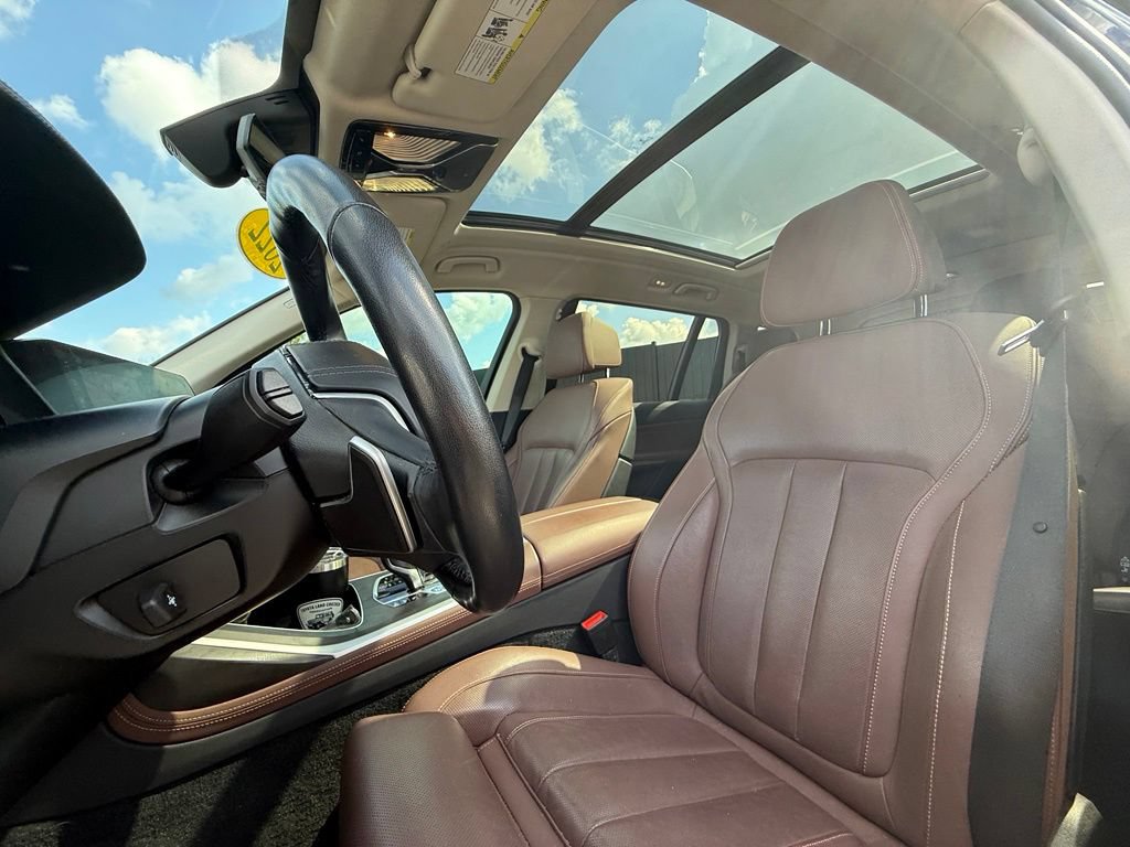 Used 2022 BMW X7 xDrive40i w/ Premium Package AWD/4WD image 4