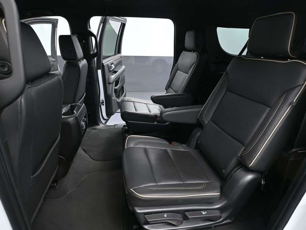Used 2023 Chevrolet Suburban Premier image 43