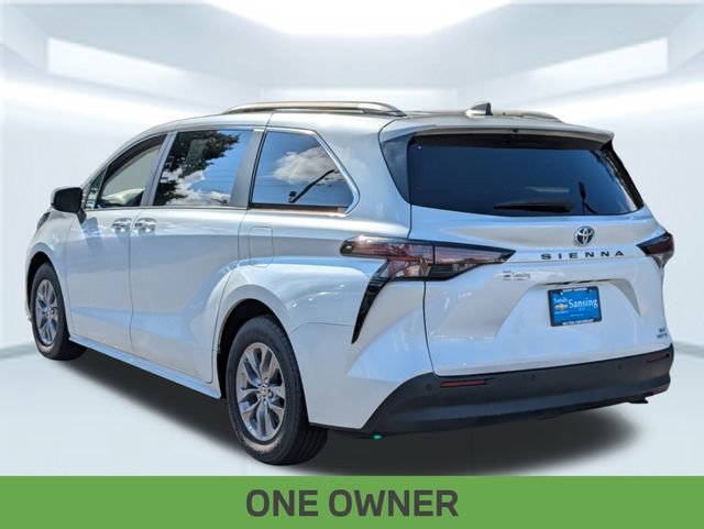 Used 2023 Toyota Sienna XLE image 3