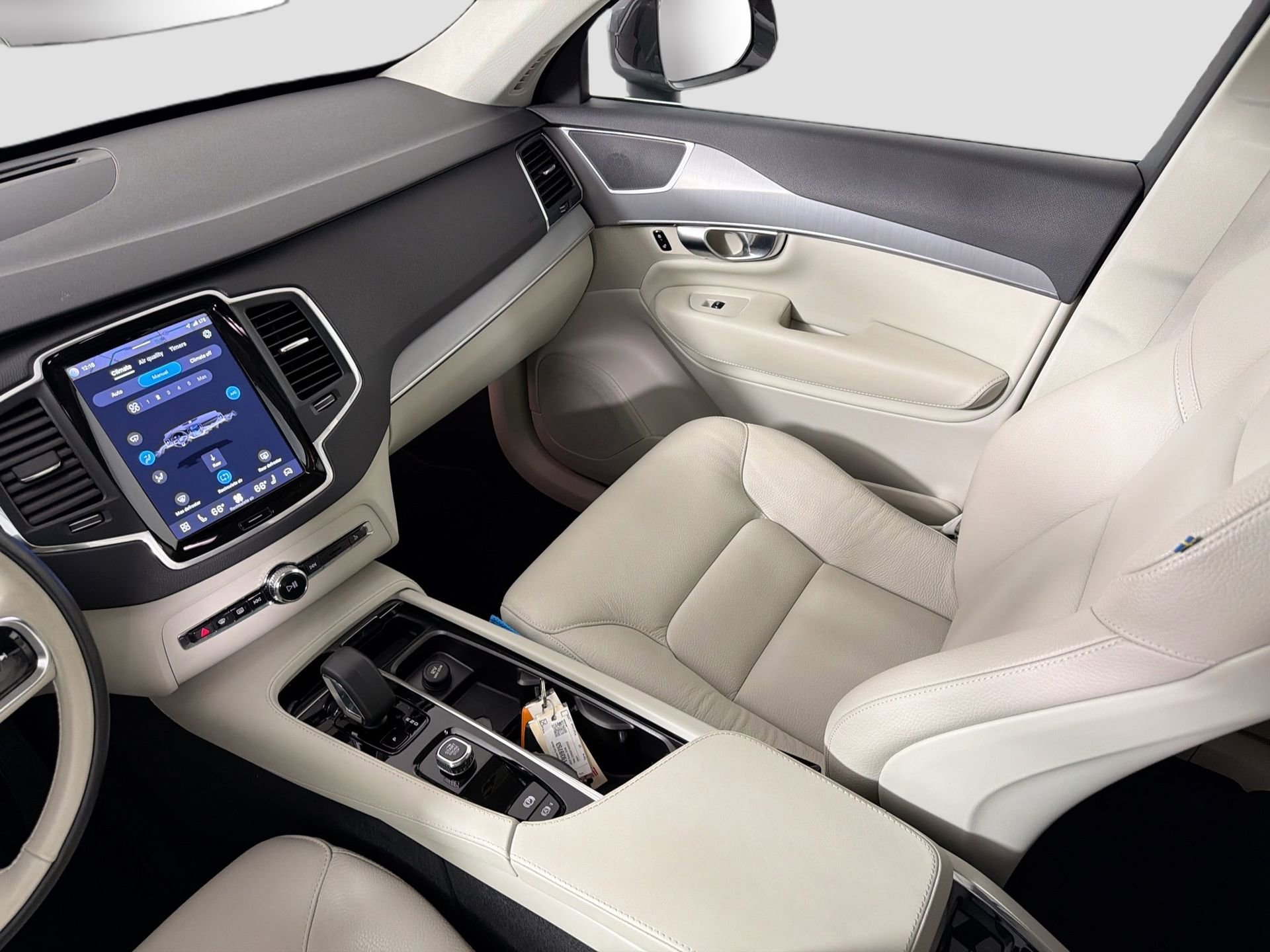 Certified 2023 Volvo XC90 B5 Core image 24