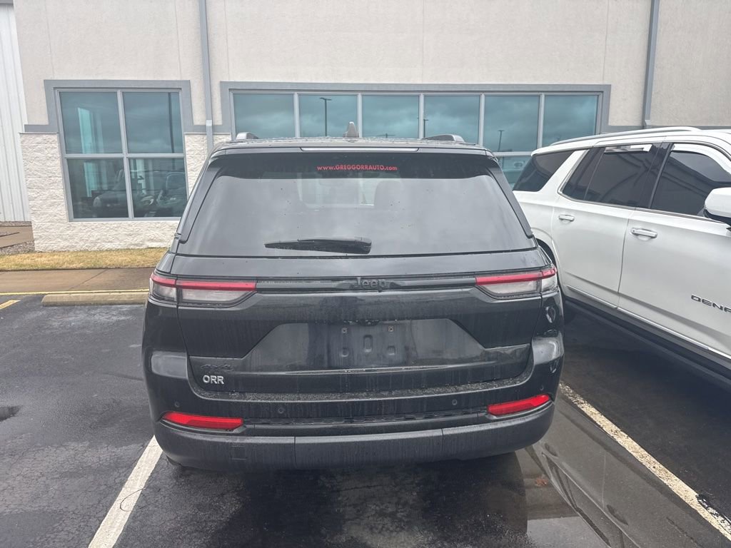 Used 2024 Jeep Grand Cherokee Altitude image 3