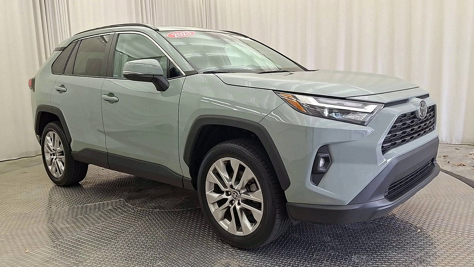 Used 2023 Toyota RAV4 XLE Premium AWD/4WD image 9