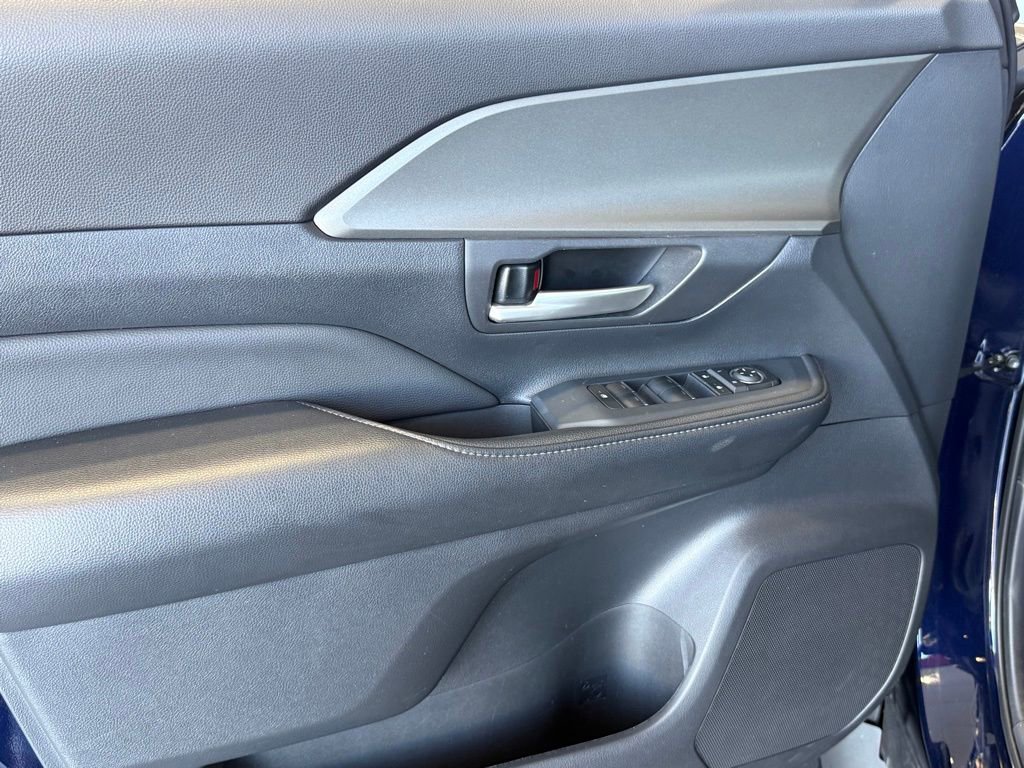 Used 2025 Toyota Grand Highlander FWD image 17