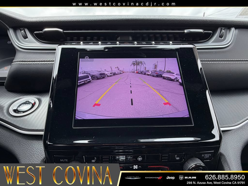 Used 2025 Jeep Grand Cherokee Altitude RWD image 24