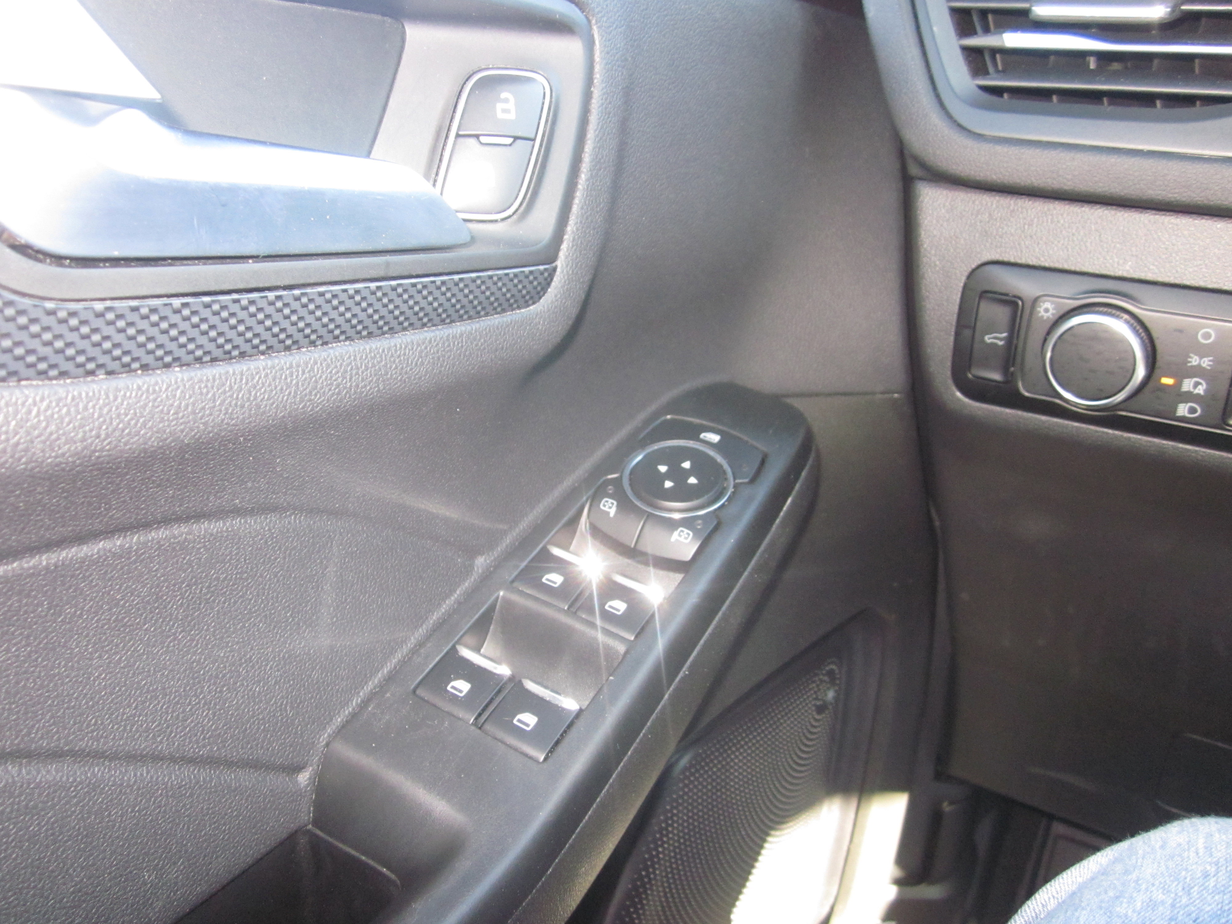 Used 2024 Ford Escape ST-Line image 21