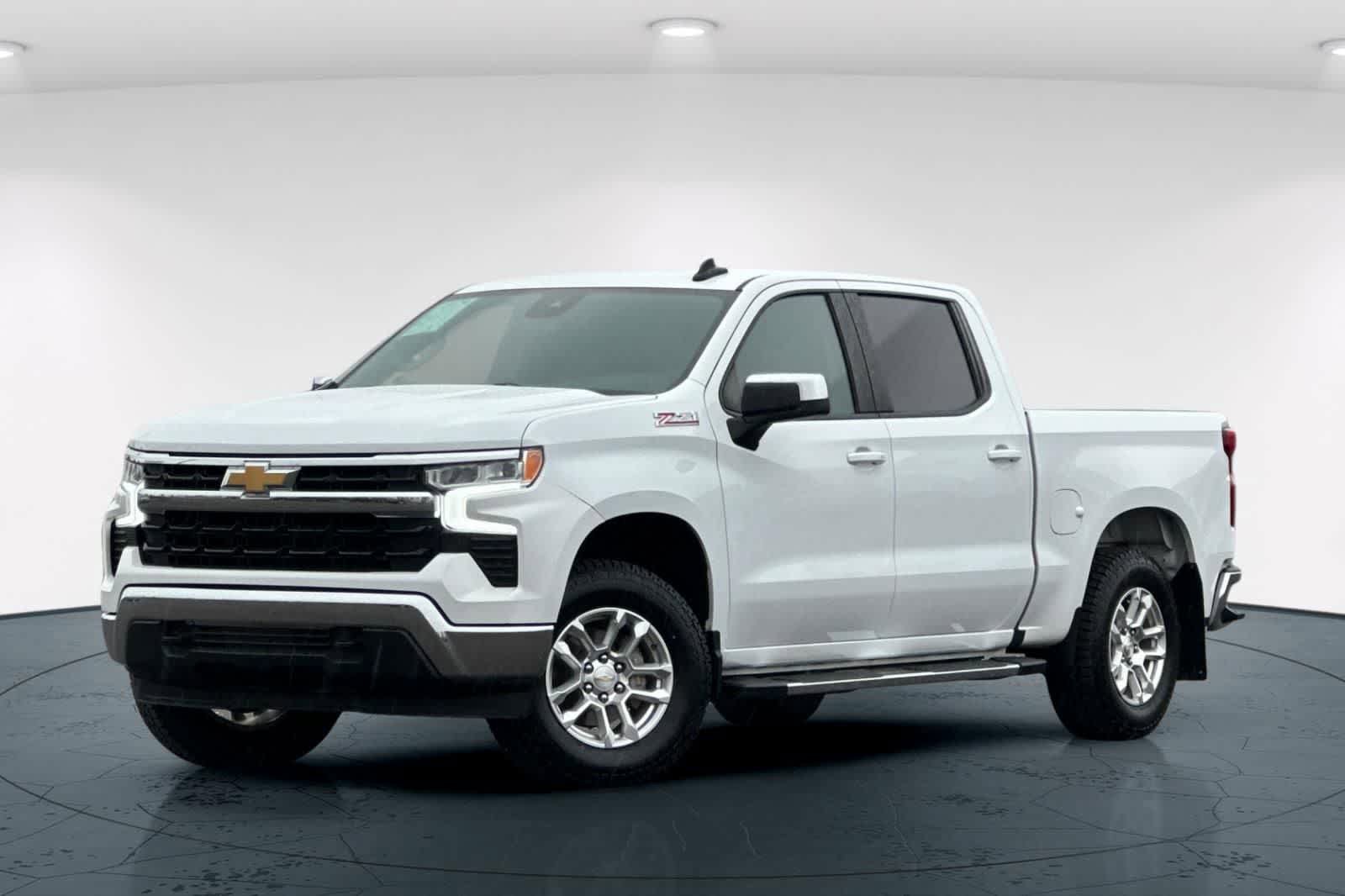 Used 2022 Chevrolet Silverado 1500 LT w/ Z71 Off-Road Package AWD/4WD image 1