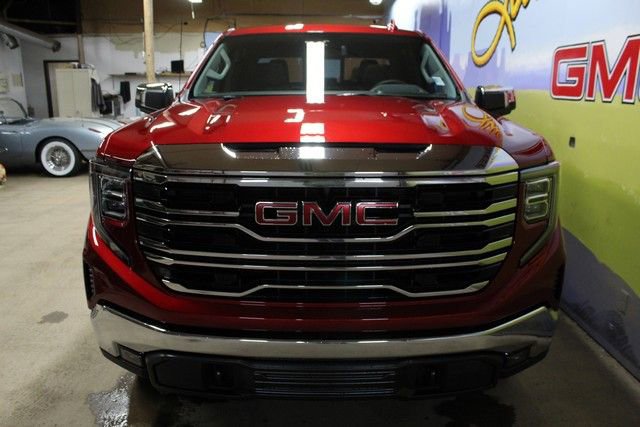 New 2026 GMC Sierra 1500 SLT image 3