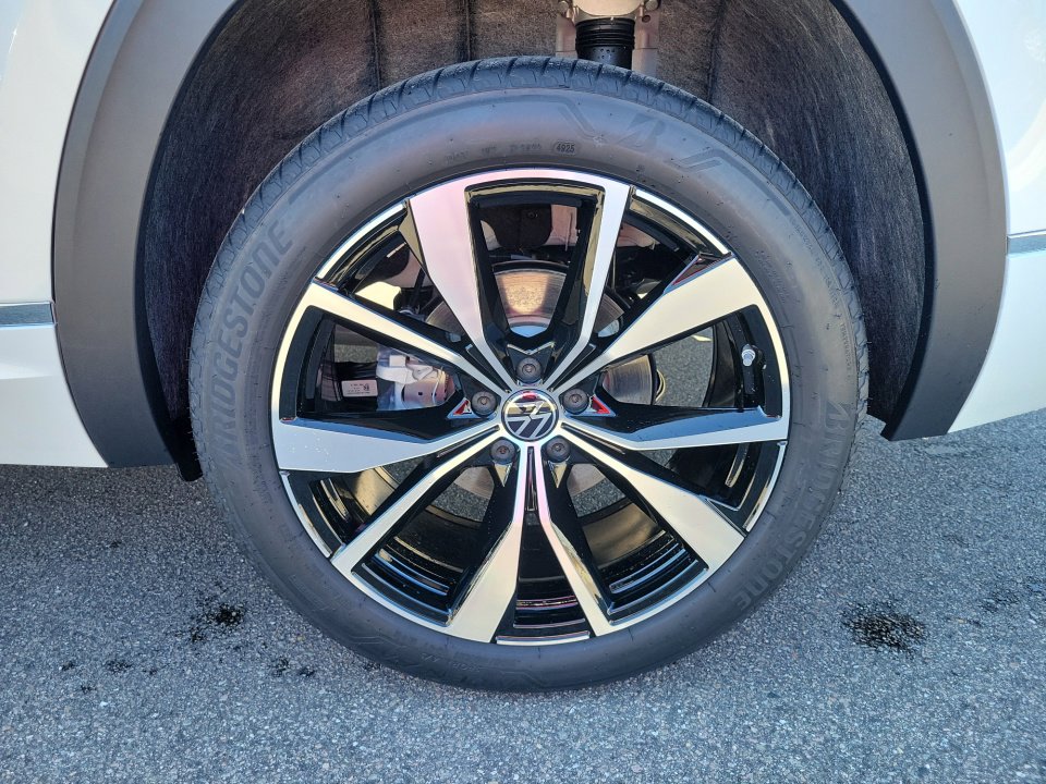 New 2026 Volkswagen Atlas SEL Premium R-Line image 23