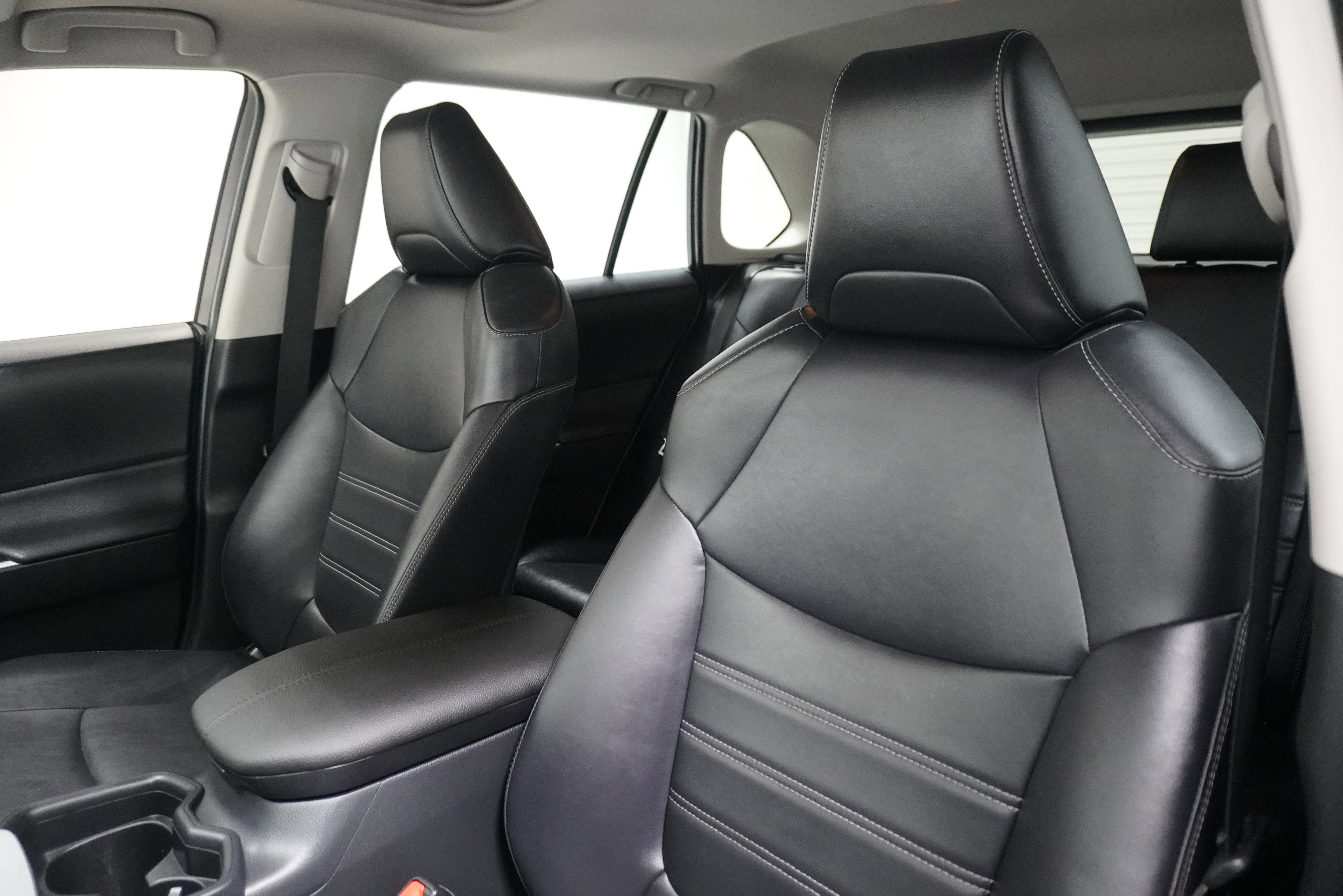 Used 2020 Toyota RAV4 XLE Premium image 10