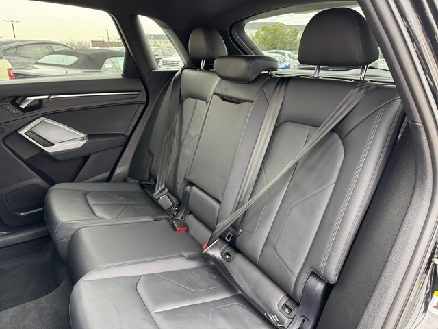 Used 2025 Audi Q3 2.0T Premium image 14