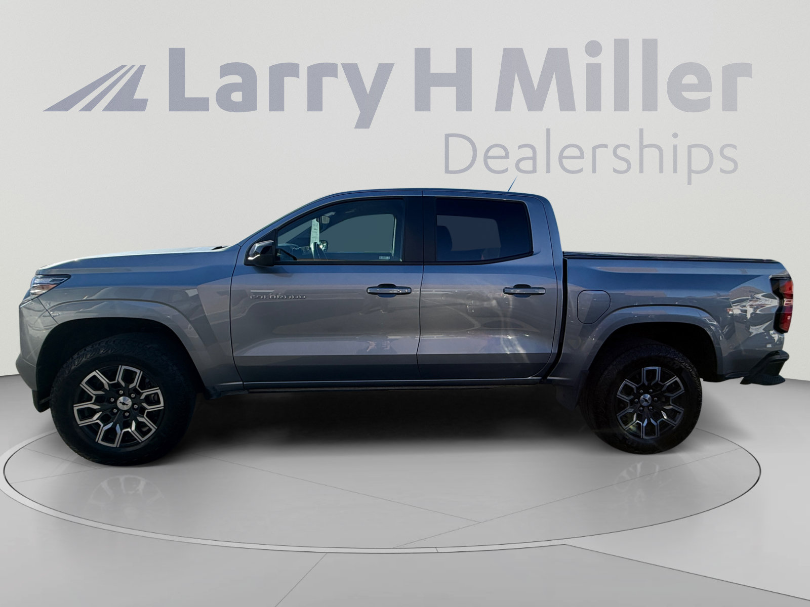 Used 2023 Chevrolet Colorado Z71 w/ Advanced Trailering Package AWD/4WD image 2